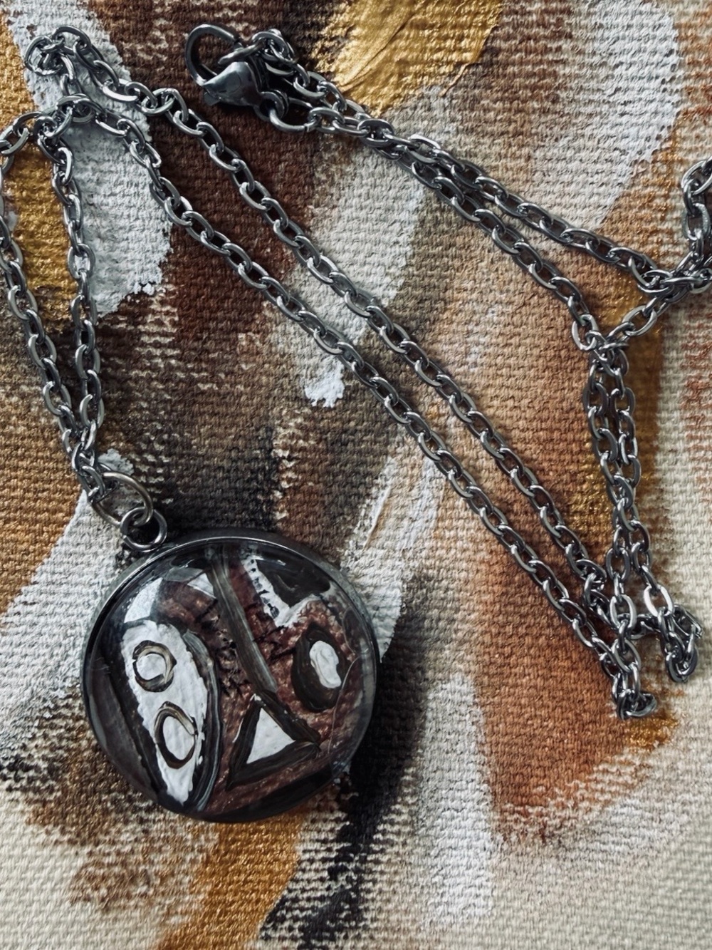 Abstract Black and Silver Round Pendant Necklace